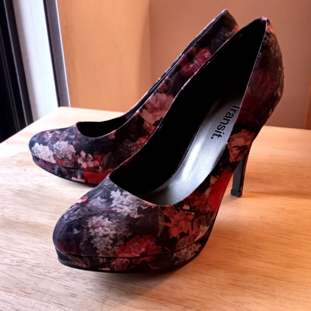 🌸 High Heeled Pumps